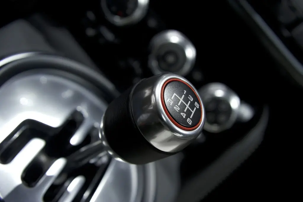 Six speed manual transmission gear shift