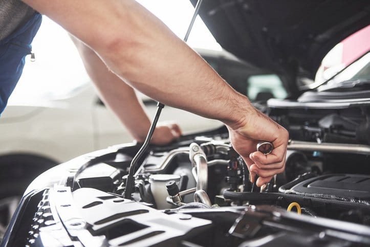 Dobbs Fixed Forever Guarantee, Certified Technician working on a vehicle.